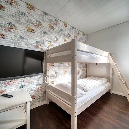 - Haus M, App 0meg03 *